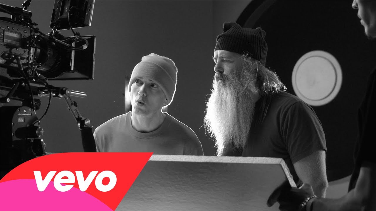 Eminem – Berzerk Explained: Behind The Scenes 1