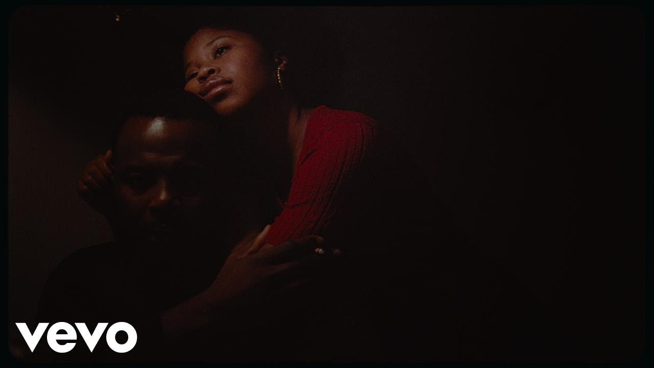 Jay-Z ft. Gloria Carter – Smile Video