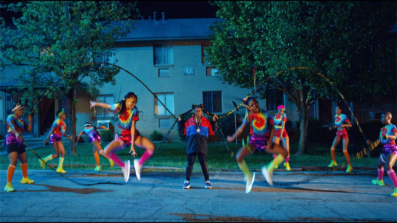 Missy Elliot – Throw It Back Video